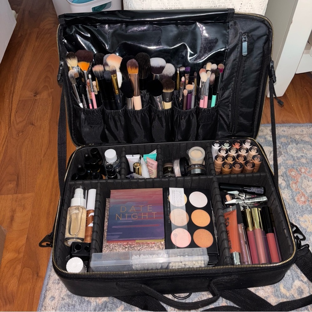Makeup Kit w/ Travel Bag